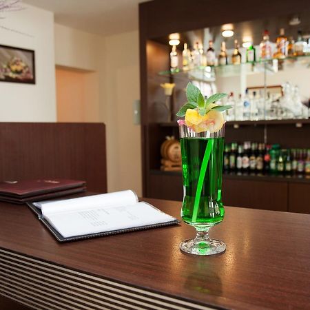 Zacisze Hotel Ulan Bagian luar foto