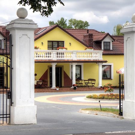 Zacisze Hotel Ulan Bagian luar foto