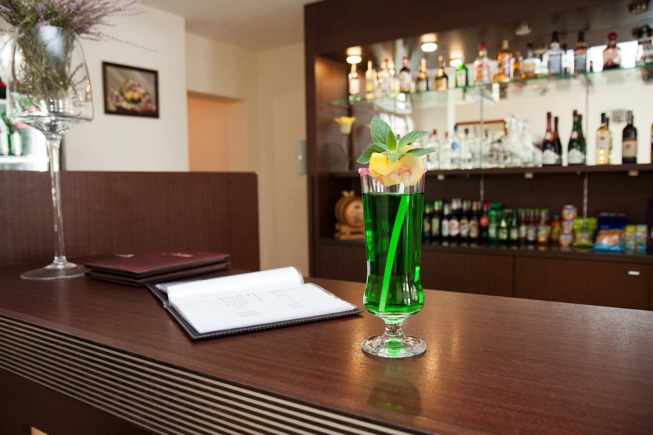 Zacisze Hotel Ulan Bagian luar foto