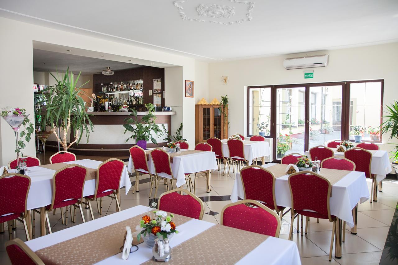 Zacisze Hotel Ulan Bagian luar foto