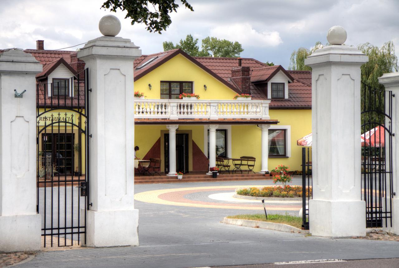 Zacisze Hotel Ulan Bagian luar foto