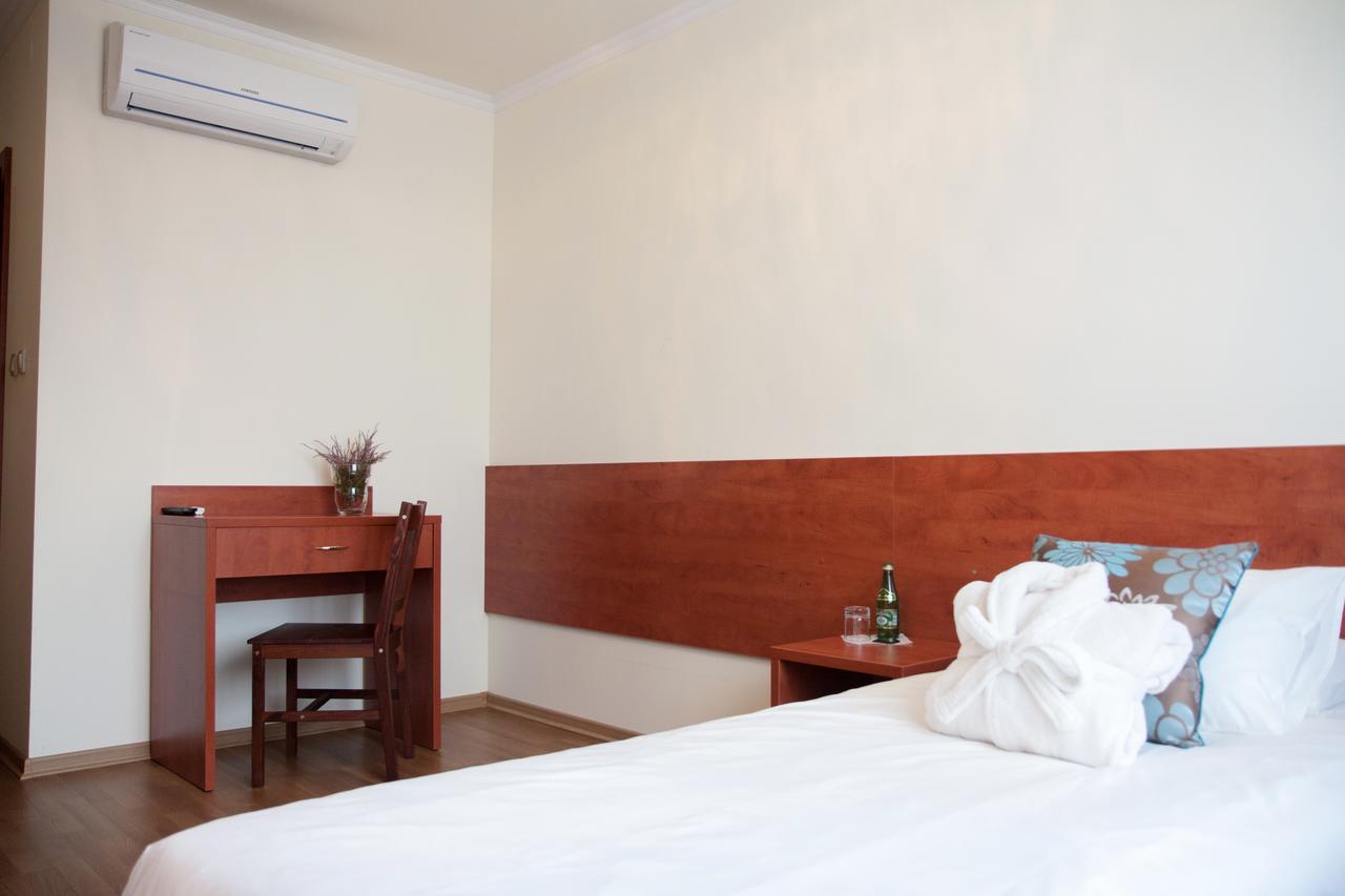 Zacisze Hotel Ulan Bagian luar foto